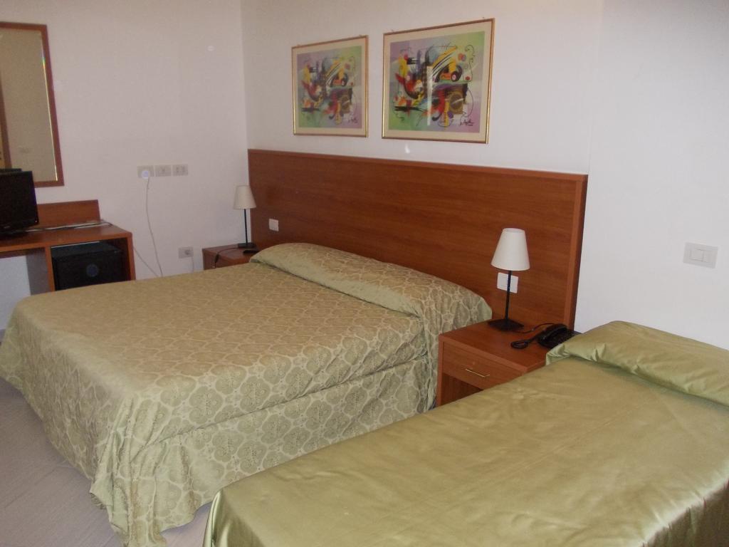 Hotel Solaria Rodi Garganico Ruang foto