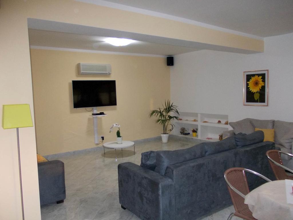 Hotel Solaria Rodi Garganico Bagian luar foto