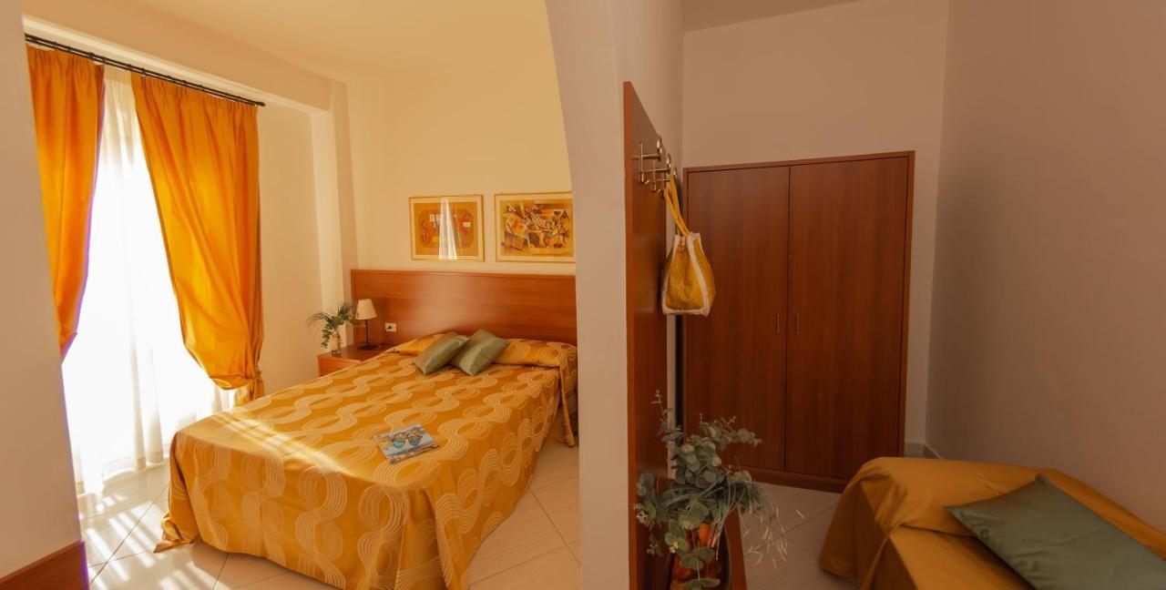 Hotel Solaria Rodi Garganico Bagian luar foto