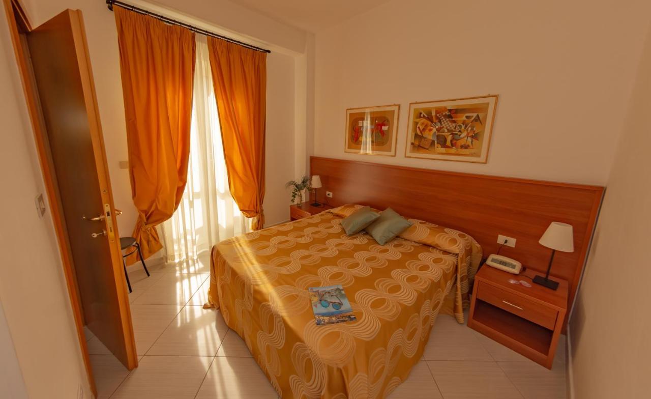 Hotel Solaria Rodi Garganico Bagian luar foto