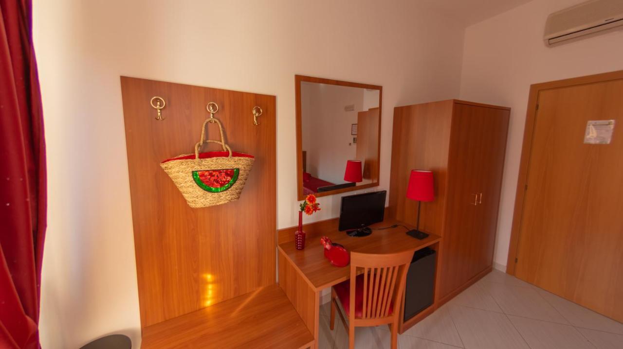 Hotel Solaria Rodi Garganico Bagian luar foto