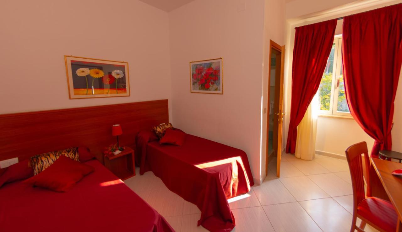 Hotel Solaria Rodi Garganico Bagian luar foto